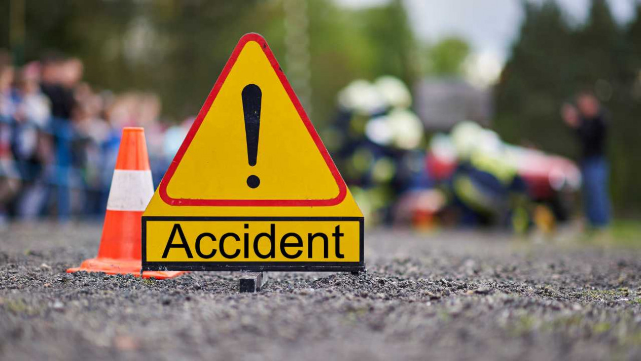 Two Killed, Seven Injured in Collision Between Private Bus and Truck in Vadodara, Gujarat
