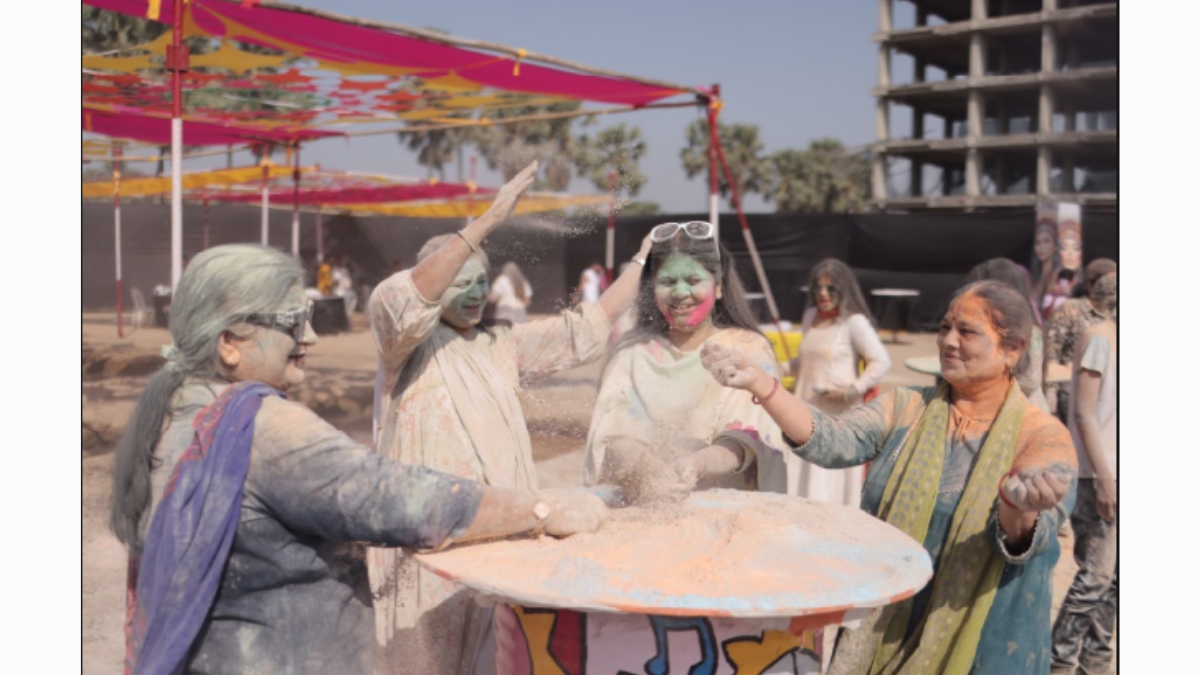 &lsquo;Mudfest&rsquo; Celebrated with Great Enthusiasm in Surat on Dhuleti by Triom Club-PNN