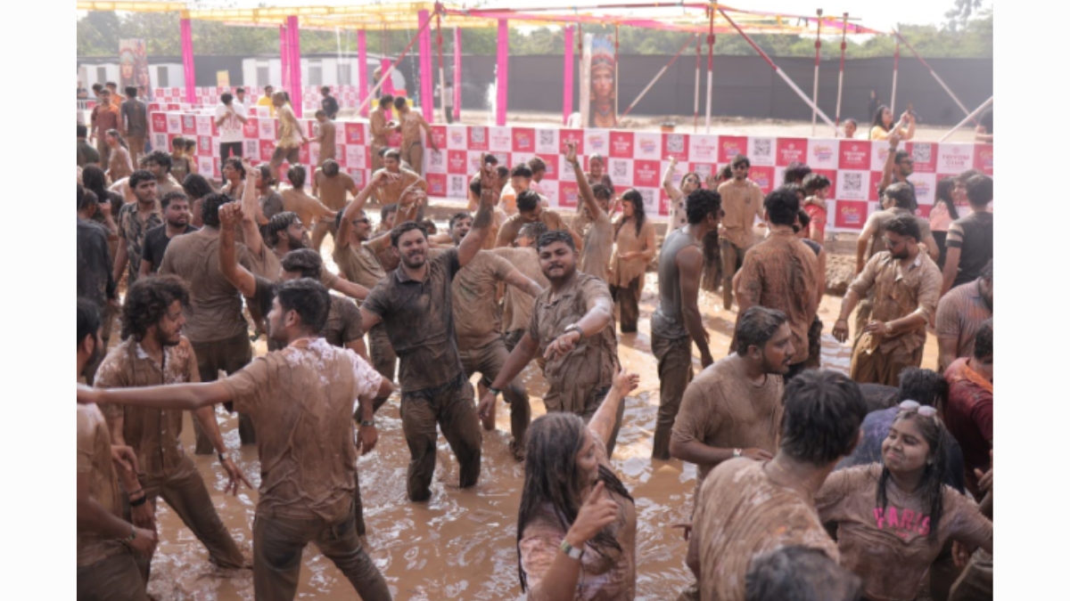 &lsquo;Mudfest&rsquo; Celebrated with Great Enthusiasm in Surat on Dhuleti by Triom Club-PNN