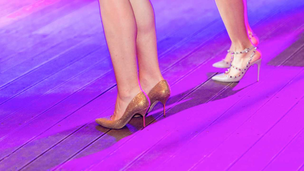 Surat Obscene Gesture Menace; Police Nab 8 Women Loktej Surat News