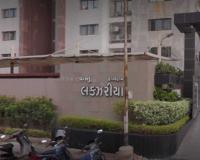 Daylight Theft at Surat's Vastu Luxuria Apartment