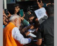 Ahmedabad : PM Modi Casts Vote, Grants Autograph to Girl in Ranip