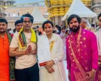 Actor Rajkumar Rao visited Baba Vishwanath with spouse