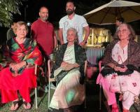 Queens' of Bollywood Asha Parekh, Helen on Kashmir sojourn