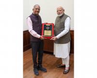 Govind Dholakia Presents Natural Diamond Navbharat Ratna to PM Modi, Symbolizing Dreams of New Bharat