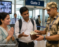 Surat: CISF's Vigilance Recovers Passenger's Lost Purse at Airport, Identifies Passenger Who Withdrew Cash