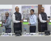 Vadodara: Three employees working in Vadodara division honored with safety award by General Manager for preventing potential rail accidents