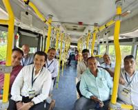 Surat: Impact of Prime Minister Modi's Appeal, Industrialists from Sachin Arrive at the Event via E-Bus