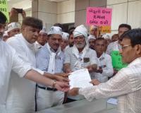 Surat: Demand for National Policy to Address Damage to Farmers from High-Voltage Power Lines