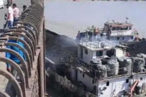 Coal-Laden Barges Get Stuck Near ONGC Bridge in Surat