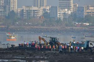 12 hrs after Raj Thackeray's 'threat', BMC razes illegal 'dargah' in Mahim sea 