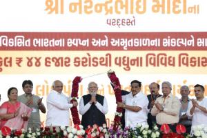 Surat : PM Modi Unveils Development Projects Worth Rs 44,216 Crore in South Gujarat
