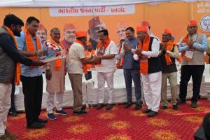 Anand : Congress Faces Exodus in Borsad: Over 2,500 Workers Join BJP 