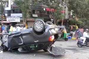Car collides with circle in Surat, driver sustains minor injuries