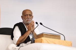 Morari Bapu’s tributes and assistance to victims of Kuwait fire tragedy, UP road accident