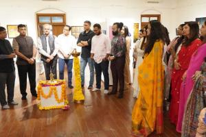 Surat : Successful 'Art Preview' at Vanita Vishram Art Gallery