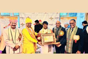 HH Shri Rajrajeshwar Guruji Receives Bharat Gaurav Award in Paris, France