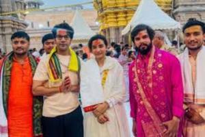 Actor Rajkumar Rao visited Baba Vishwanath with spouse