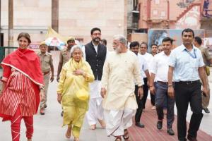 Actor Abhishek Bachchan worshiped Baba Vishwanath with mother Jaya and sister Shweta