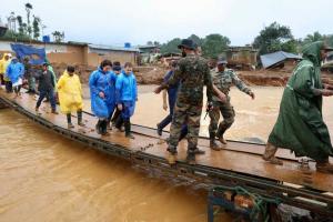 Rahul Gandhi and Priyanka Vadra visit landslide-hit Wayanad