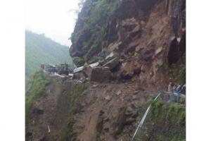 Gujarat : 40 Palanpur Pilgrims Stranded on Badrinath-Yamunotri Road Due to Landslides in Uttarakhand