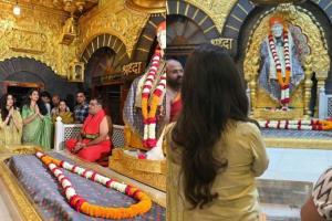 'Stree-2' Emerges as Box Office Blockbuster, Shraddha Kapoor Visits Shirdi for Sai Baba's Blessings