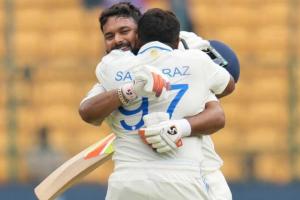 Rishabh Pant Becomes Fastest Indian Wicketkeeper to Reach 2500 Test Runs