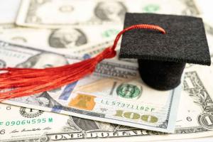 Students Personal Loans: Advantages, Disadvantages and Substitutes