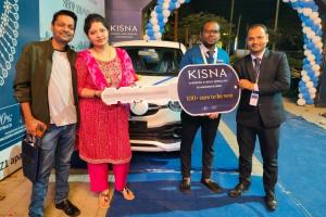 Shopping draw proves lucky, homemaker Ronak wins car on KISNA Jewellery lucky draw