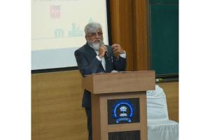 Dr. Faruk Patel Calls Upon IIT Bombay Students To Focus On Innovation In Solar Energy