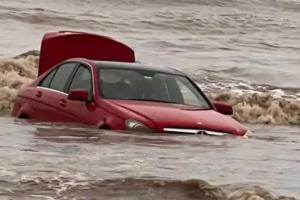 Luxury Mercedes Car Gets Stuck in Sand at Surat’s Dumas Beach Despite Vehicle Ban