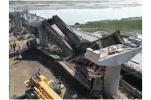 Five laborers injured after structure of under-construction bridge collapses in Gujarat's Valsad