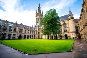 IIM Indore, Adam Smith Business School (University of Glasgow), Unveil Inaugural Global Leadership Development Programme for Entrepreneurs