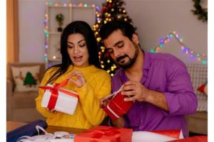 As the Year Ends, This Secret Santa Takes on New Meaning