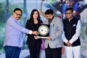 Pratapgarh’s Pride: Vinay Kumar Dubey, Chairman of VKDL NPA Advisory Council, Member of Hindi Advisory Committee Government of India Honoured with the “Popular Civilian Icon of India Award”