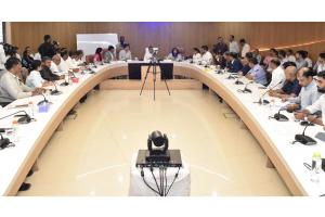 Gujarat Deputy Chief Minister Reviews Impact of Gulf Crisis on South Gujarat Industries