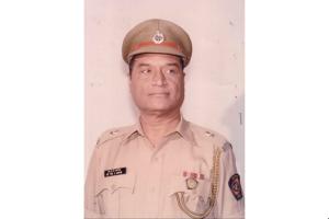 Mulkha Vegala (Extraordinary) Untold Story of uncommon Dr. S. R. Kapse Police Officer
