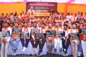 Surat: City BJP unit's silent protest against Kharge's statement, demonstrating with black bands