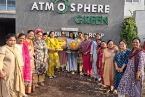 Surat: An Example of Service in Severe Heat: Agarwal Samaj Women's Unit Sets Up Cool Water Stand in Vesu