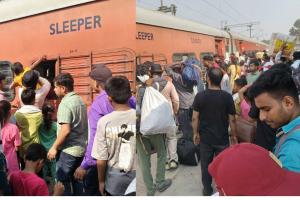 Surat: Udhna Station Becomes 'Mini India', Over 18,000 Passengers Depart in 12 Hours