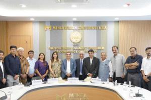 Surat: Discussion on Middle East Conflict, Emphasis on Finding Opportunities in New Global Markets