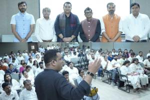 Surat: Session on Vastu Shastra at Chamber of Commerce Emphasizes Health and Financial Balance