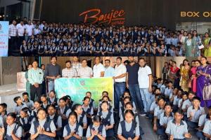 Surat: Marwari Yuva Manch organizes 'Movie Day', children have a memorable experience