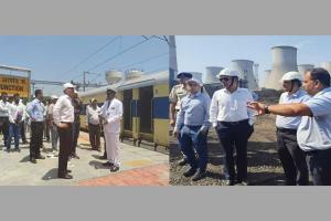 Vadodara: Divisional Railway Manager Raju Bhadke inspects Vadodara - Anand - Godhra section