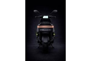 Hydra EZ, the Tesla of EV Scooters in India Has Arrived