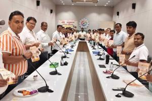 Surat: Meeting of Traders Regarding 'Gau Samman Abhiyan', Call for Grand Rally on May 7