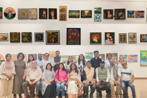 Surat: Grand Art Exhibition by SGCCI Successfully Concludes in Mumbai