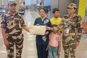Surat: CISF personnel set an example of honesty at Surat Airport, return a woman's bag filled with cash and jewelry