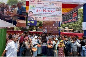 Surat: 'Kunda Distribution Program' organized by Samprati Foundation and Aboljeev Charitable Trust
