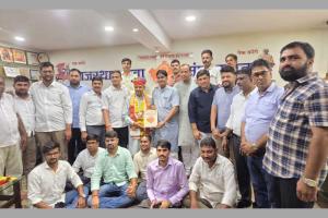 Surat: Grand Welcome for Dr. Mahendra Kumawat at Rajasthan Youth Association Office